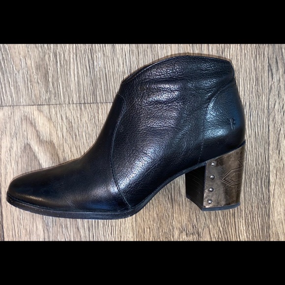 Frye Womens Nora Omaha Short Ankle Boot